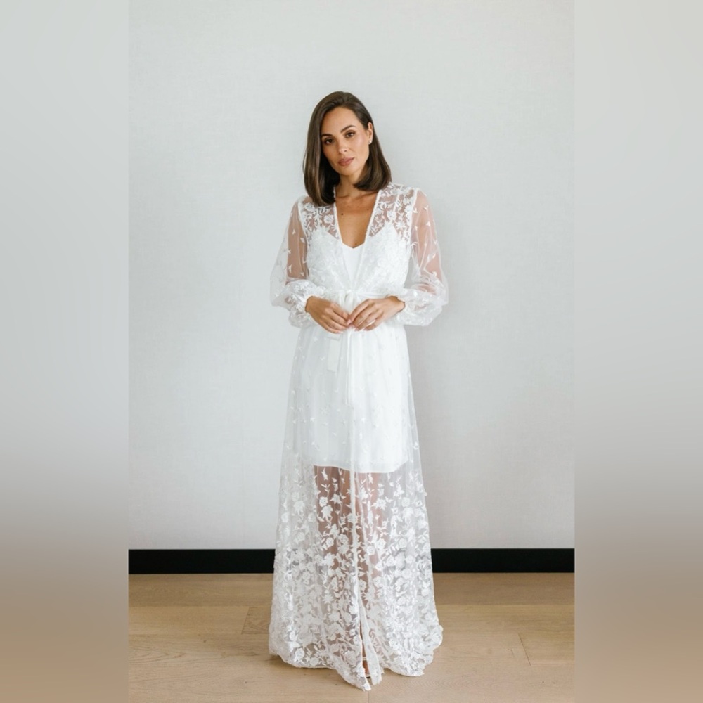 Le Rose Adele Lace Maxi Bridal Robe